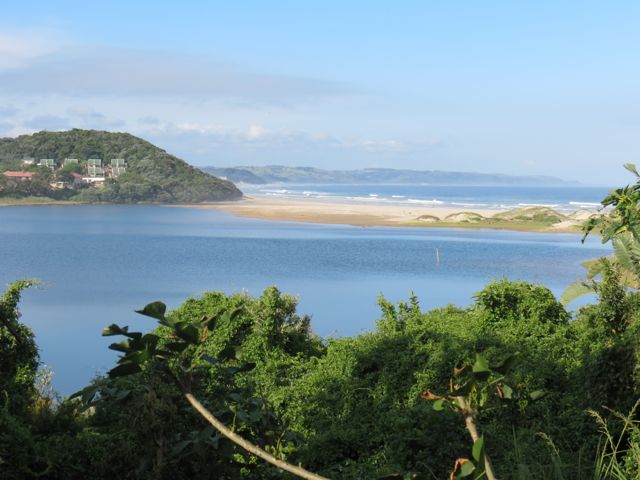 Rio e lagoa em Cintsa