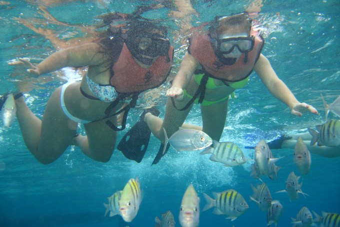 Nathália Amorim, curtindo os peixinhos em Playa del Carmen. Ela já foi e aprovou