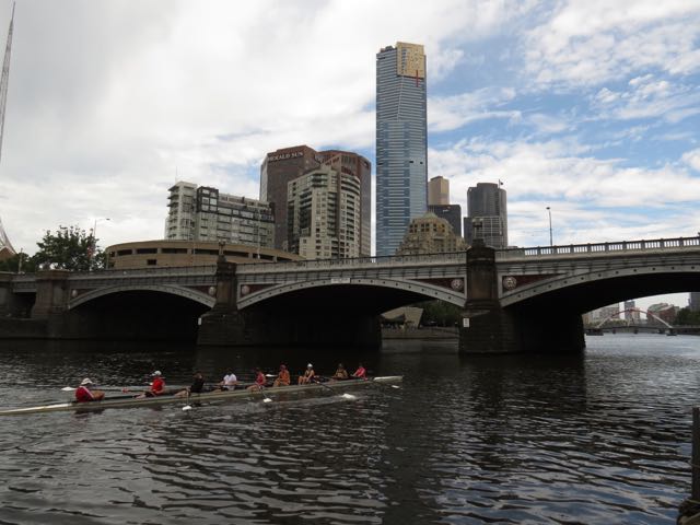 Chupa São Paulo! Com 4 milhões de habitantes, Melbourne é cortada por um rio limpo onde seus habitantes podem praticar canoagem