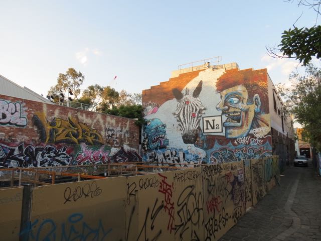 O pátio no fundo da sorveteria é a cara de Fitzroy, em Melbourne