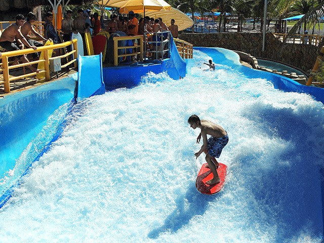 Instante Medina na velha pista de surfe / Divulgação