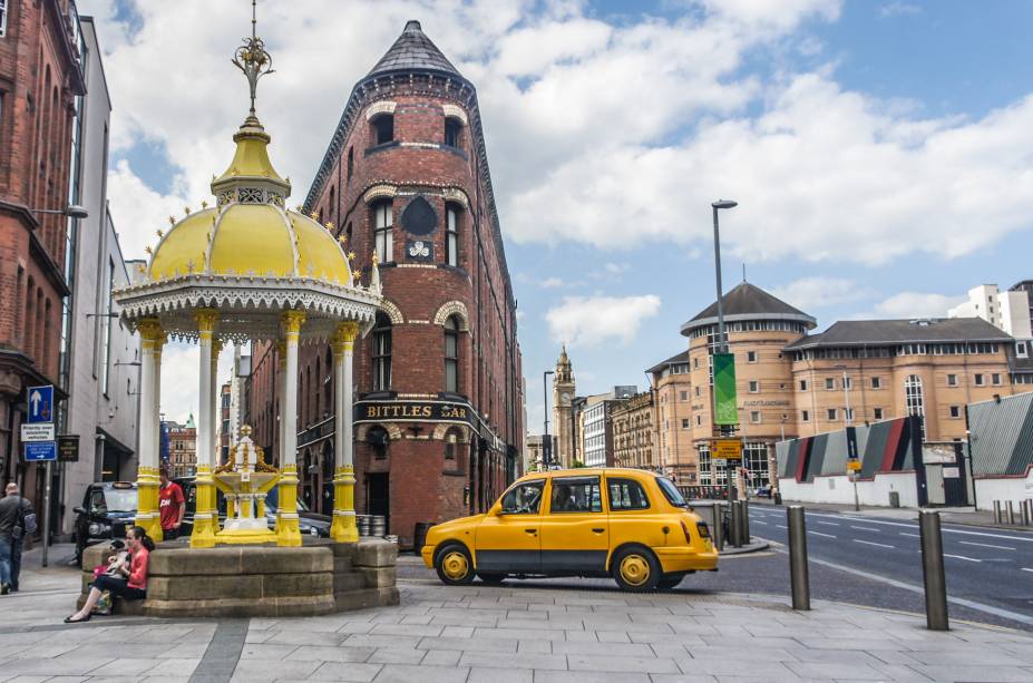 Erguida em frente ao shopping Victoria Square, a Fonte Jaffé é um dos cenários mais icônicos de Belfast. Construída em 1874, ela foi movida para outros pontos da cidade. Restaurada, voltou a ocupar seu local de origem em 2008