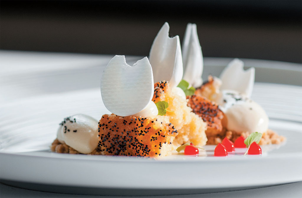 O bolo de limão com merengue do Pied à Terre, restaurante com uma estrela no Michelin, em Londres, Inglaterra O bolo de limão com merengue do Pied à Terre, restaurante com uma estrela no Michelin, em Londres, Inglaterra