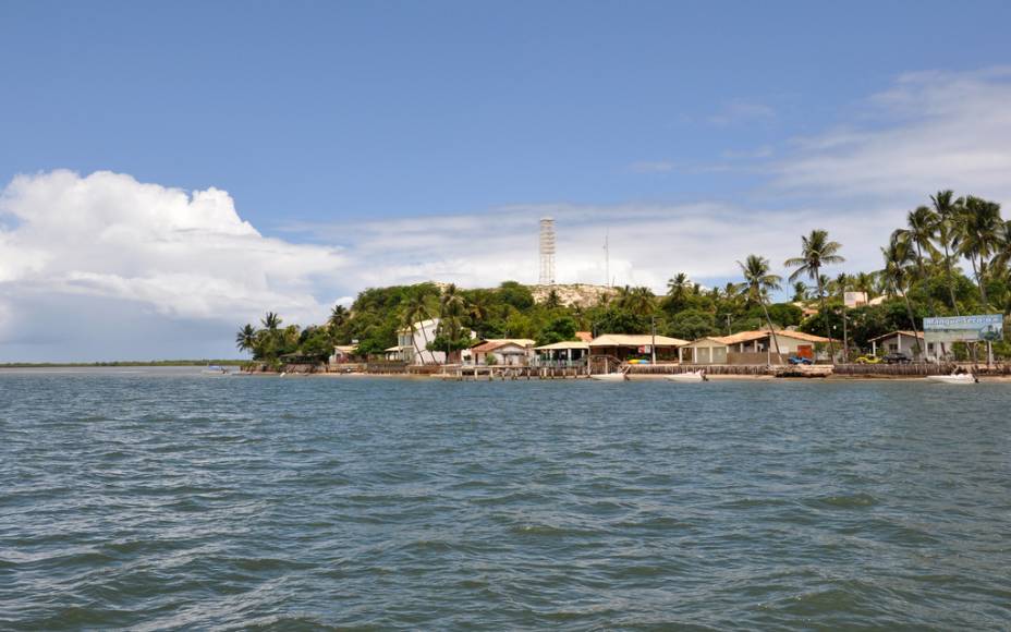 No caminho para a Praia Costa Azul há destroços de um navio, que podem estar submersos na maré alta