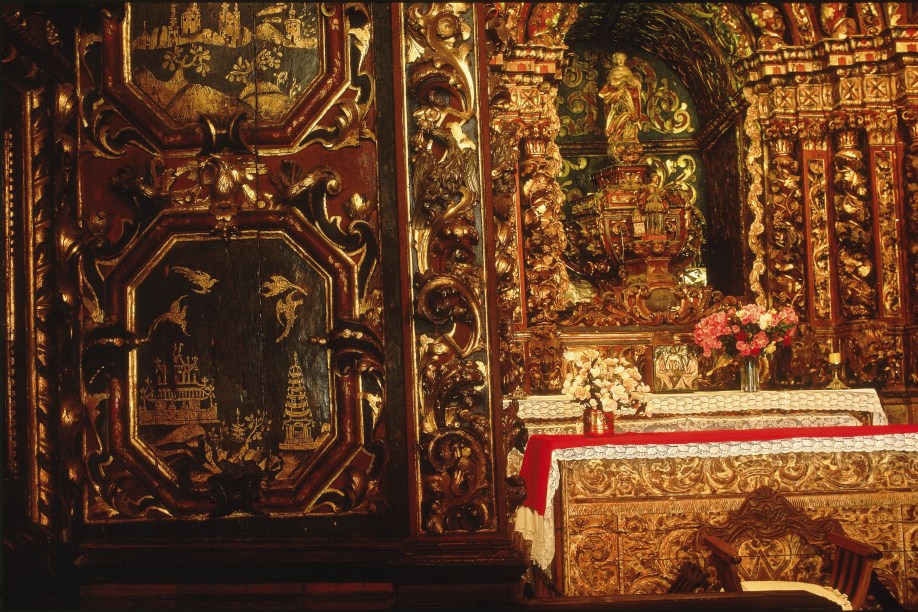  Detalhe da influência da arte chinesa no altar da Igreja de Nossa Senhora do Ó, Sabará (MG).