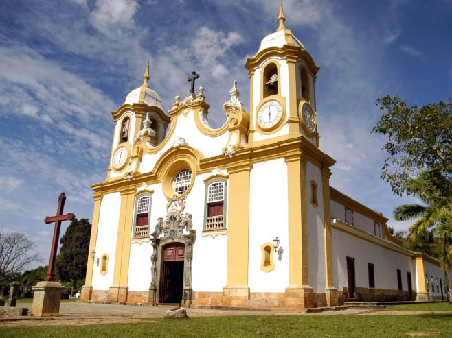 Com esculturas na fachada atribuídas a Aleijadinho, a Igreja Matriz de Santo Antônio, em Tiradentes (MG), é uma das mais ricas manifestações do barroco brasileiro