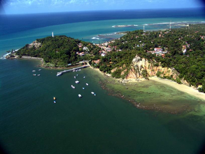 A pacata vila de 20 anos atrás deu lugar a pousadas, restaurantes, lojas e vida noturna agitada. Hoje Morro de São Paulo na Bahia é muito procurada por turistas, mas continua oferecendo tranquilidade em suas belas praias