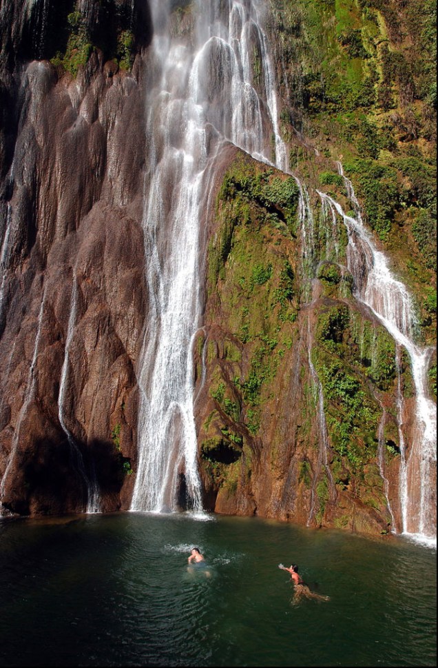 Após uma trilha de 4 km, passando por cachoeiras e piscinas naturais, chega-se à Cachoeira Boca da Onça (157 m), a mais alta de Bonito, e do Estado de Mato Grosso do Sul 