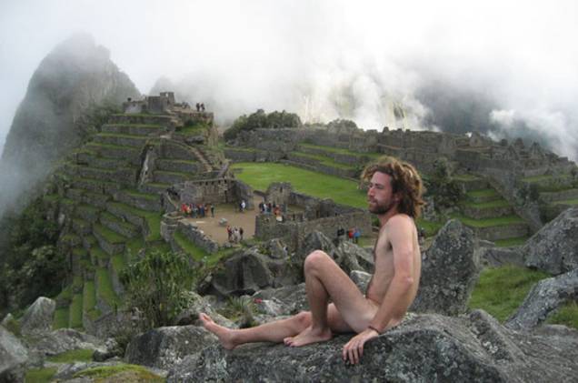 Em 2014 alguns turitas foram flgradaos se fotografando pelados em Machu Picchu (<a href="https://viajeaqui.abril.com.br/materias/turistas-se-fotografam-pelados-no-machu-picchu" rel="LEIA MAIS" target="_blank">LEIA MAIS</a>) Em 2014 alguns turitas foram flgradaos se fotografando pelados em Machu Picchu (<a href="https://viajeaqui.abril.com.br/materias/turistas-se-fotografam-pelados-no-machu-picchu" rel="LEIA MAIS" target="_blank">LEIA MAIS</a>)
