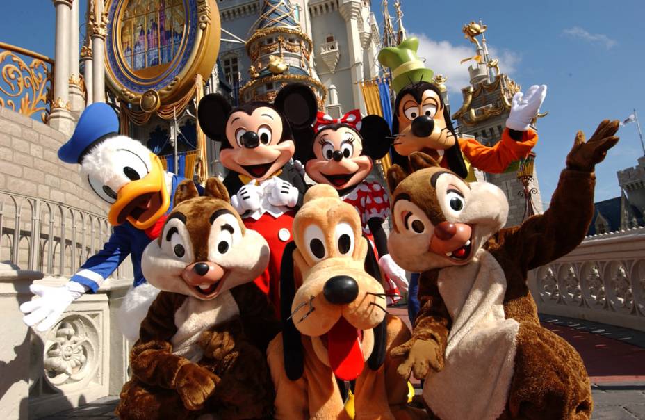 Personagens da Disney no Parque Magic Kingdom, o mais antigo do complexo, inaugurado em 1971 Personagens da Disney no Parque Magic Kingdom, o mais antigo do complexo, inaugurado em 1971