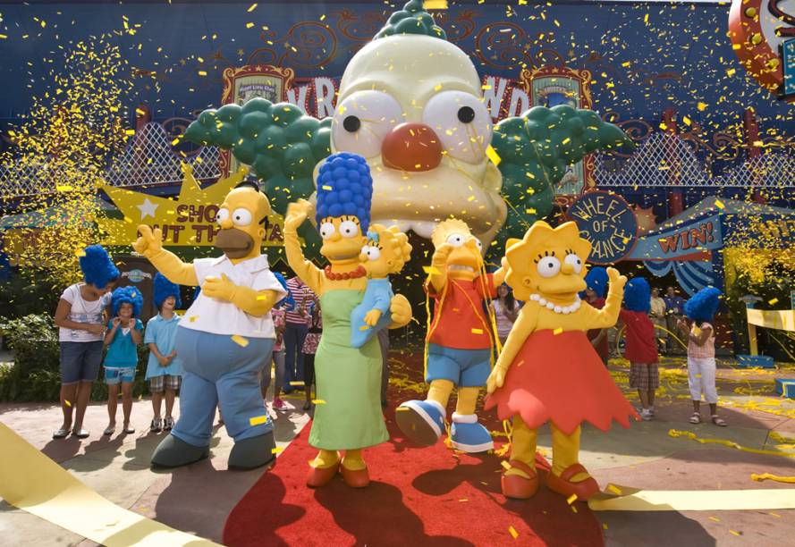 Desde 2008, a atração The Simpsons Ride, na Universal Studios, leva os visitantes para um divertido passeio ao parque de diversões fictício chamado Krustyland. É um simulador com imagens de altíssima definição em que os espectadores se metem em confusões ao lado de Homer e companhia Desde 2008, a atração The Simpsons Ride, na Universal Studios, leva os visitantes para um divertido passeio ao parque de diversões fictício chamado Krustyland. É um simulador com imagens de altíssima definição em que os espectadores se metem em confusões ao lado de Homer e companhia
