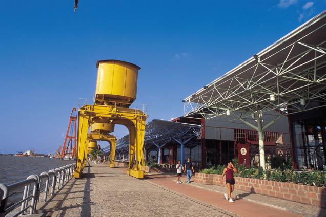 A Estação das Docas, na Baía de Guajará em Belém (PA) tem uma vista belíssima onde vale a pena ver o Pôr do Sol A Estação das Docas, na Baía de Guajará em Belém (PA) tem uma vista belíssima onde vale a pena ver o Pôr do Sol