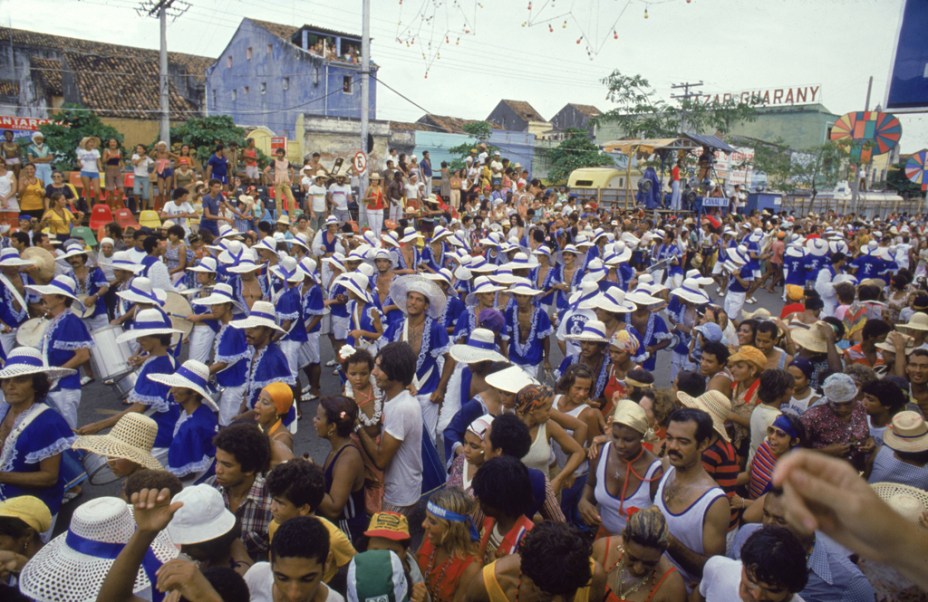 Um dos carnavais mais tradicionais do país, com rica diversidade de ritmos, como o frevo, maracatu, ciranda, samba, etc. Planeje sua viagem, pois o carnaval começa uma semana antes e dura até o feriado em Recife (PE)