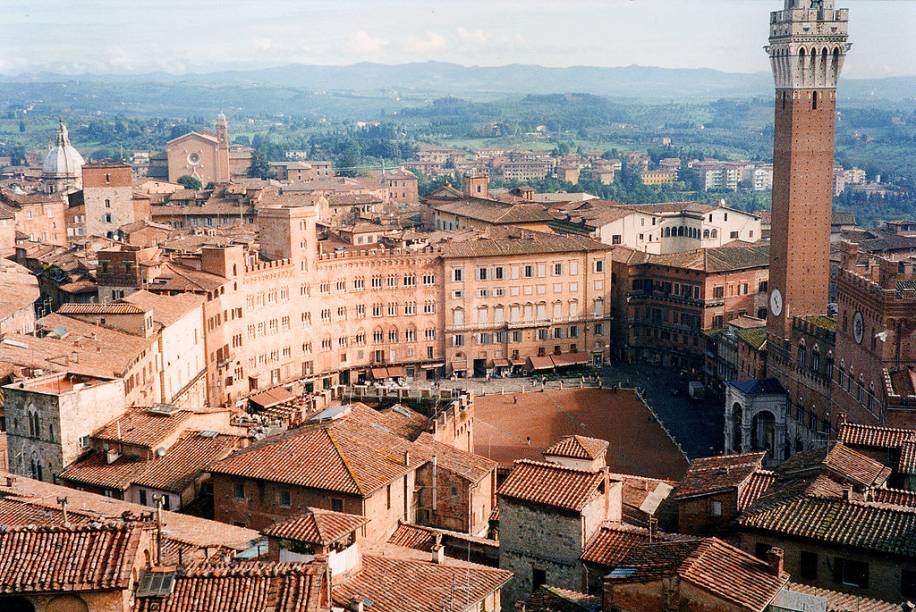 Em forma de leque, a piazza del Campo é uma das mais bonitas e originais de um país onde não faltam praças incríveis