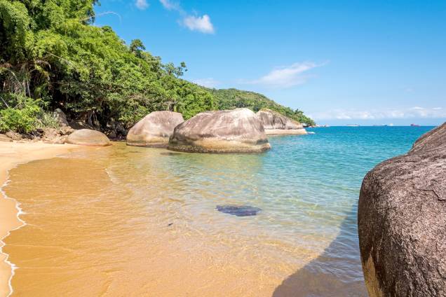 A praia Itaguaçu, em Ilha Grande, fica a cerca de 500 metros da <a href="https://viajeaqui.abril.com.br/estabelecimentos/br-rj-ilha-grande-atracao-praia-vermelha" rel="Praia Vermelha" target="_blank">Praia Vermelha</a> e tem pedras gigantes que facilitam a observação da vida marinha local - leve seu snorkel! A praia Itaguaçu, em Ilha Grande, fica a cerca de 500 metros da <a href="https://viajeaqui.abril.com.br/estabelecimentos/br-rj-ilha-grande-atracao-praia-vermelha" rel="Praia Vermelha" target="_blank">Praia Vermelha</a> e tem pedras gigantes que facilitam a observação da vida marinha local - leve seu snorkel!