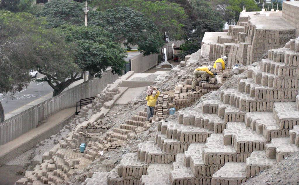 Huaca Pucllana, Lima, Peru Huaca Pucllana, Lima, Peru