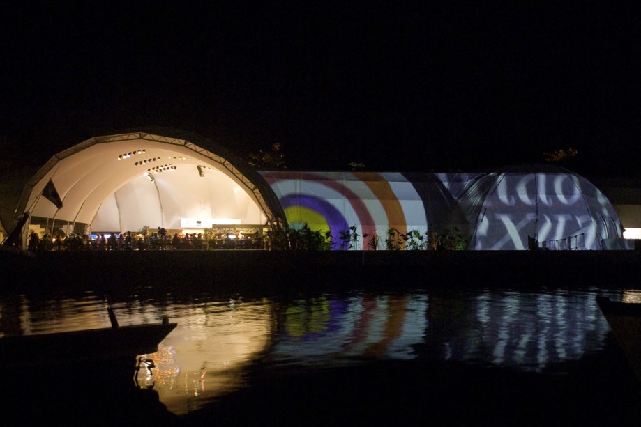 Escritores, cineastas e historiadores de todo mundo debatem literatura por cinco dias no Festival Literário Internacional de Paraty (FLIP), no estado do Rio de Janeiro