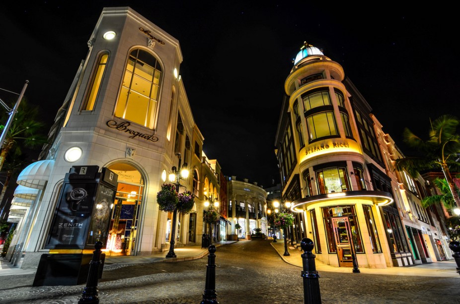 Rodeo Drive, o endereço das lojas de grifes em Los Angeles