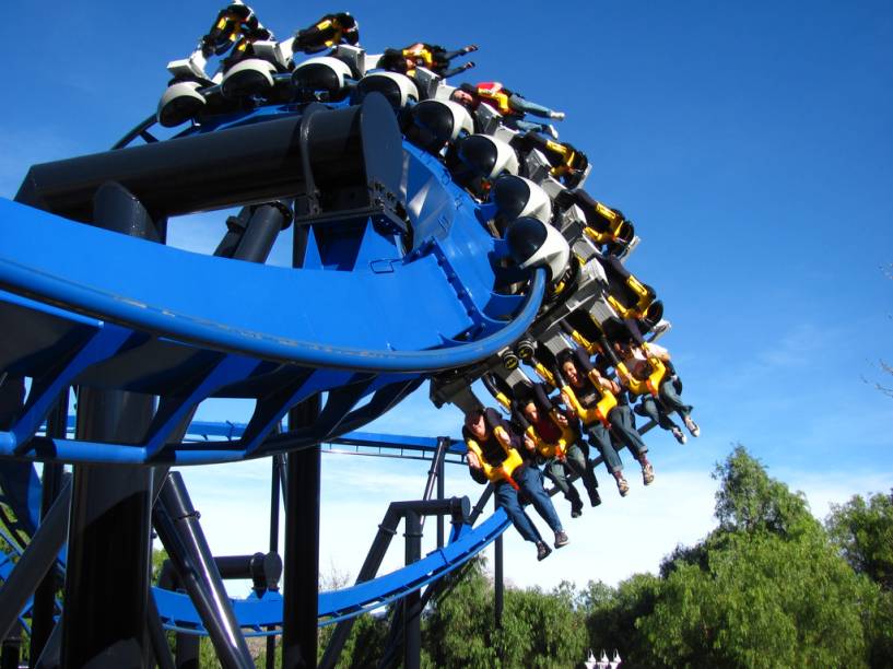 Montanha-russa no Six Flags Magic Mountain