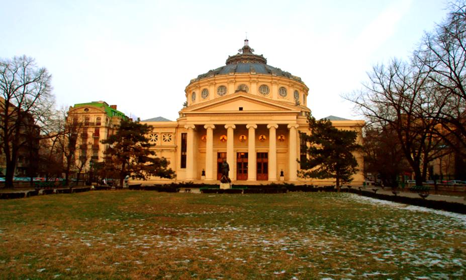 A beleza histórica da The Cretulescu Church de Bucareste, na Romênia. Assolada durante os conflitos do antigo regime do ditador Nicolae Ceausescue, a construção foi impecavelmente restaurada, e hoje em dia é considerada a mais importante da cidade