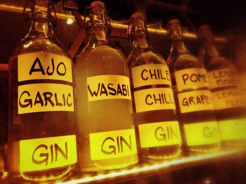 Colado no Gótico, essa é a parte mais tranquila da Cidade Antiga. Apesar dos moradores tentarem preservar o bairro da especulação turística, ele já caiu nas graças de roteiros charmosos de Barcelona. Tem ares de Vila Madalena, em São Paulo, pelos muitos ateliês e bares mais arrumadinhos. "The Lime House" (Carrer dels Carders, 31) é um deles, um bar especializado em Gin Tônica de todos os sabores. Colado no Gótico, essa é a parte mais tranquila da Cidade Antiga. Apesar dos moradores tentarem preservar o bairro da especulação turística, ele já caiu nas graças de roteiros charmosos de Barcelona. Tem ares de Vila Madalena, em São Paulo, pelos muitos ateliês e bares mais arrumadinhos. "The Lime House" (Carrer dels Carders, 31) é um deles, um bar especializado em Gin Tônica de todos os sabores.