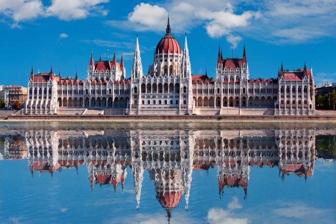 thinkstockphotos-178358873-parlamento-hungaro-de-budapeste.jpeg