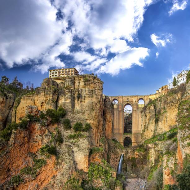 As falésias de Ronda atraem turistas e curiosos