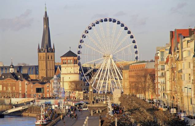 A cidade de Düsseldorf, uma das grandezas da Alemanha à beira do Rio Reno A cidade de Düsseldorf, uma das grandezas da Alemanha à beira do Rio Reno