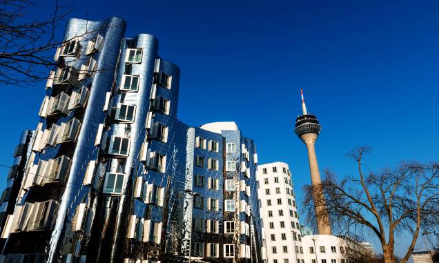 Prédios do arquiteto Frank Gehry marcam Medienhaffen, em Düsseldorf, Alemanha Prédios do arquiteto Frank Gehry marcam Medienhaffen, em Düsseldorf, Alemanha