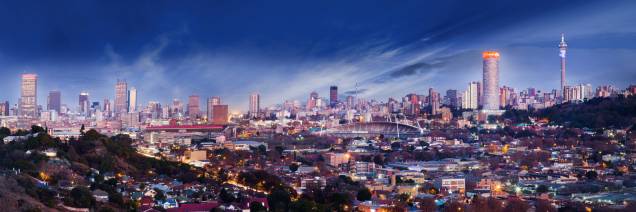 Johannesburgo pode ser mais cosmopolita do que você pensa; a cidade é o centro econômico da África do Sul e tem construções modernas e impressionantes Johannesburgo pode ser mais cosmopolita do que você pensa; a cidade é o centro econômico da África do Sul e tem construções modernas e impressionantes