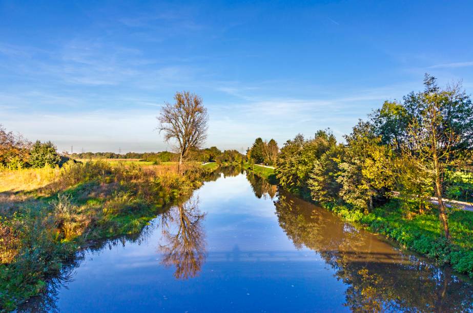 O lago de Nidda de Frankfurt teve seu curso alterado por séculos para atender às necessidades humanas. Fenômenos naturais acabaram reduzindo-o entre os anos 1920 e 1960. Hoje, ele totaliza aproximadamente 20 km de extensão