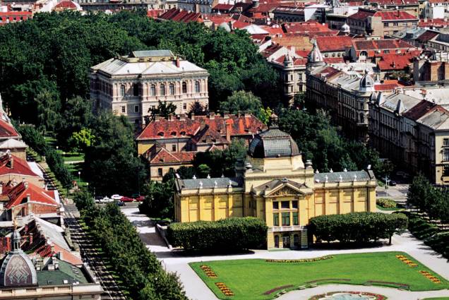 Edifícios na Praça Tomislav Edifícios na Praça Tomislav