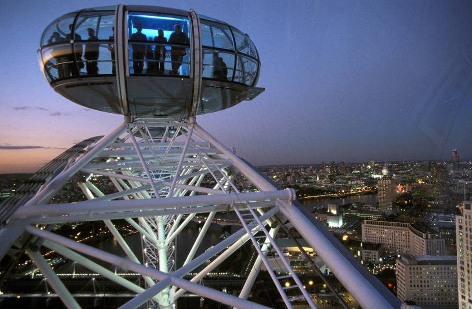 No Réveillon, há uma bonita queima de fogos nos arredores da London Eye