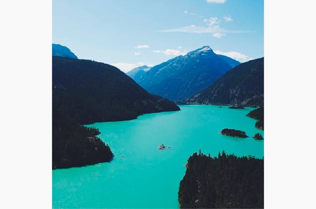 <a href="https://instagram.com/p/dQXPSkKUhp/" rel="@democratictravelers" target="_blank"><strong>@democratictravelers</strong></a> Cordilheira das Cascatas (Cascade Mountains), nos EUA, clicada pelo casal <a href="https://instagram.com/p/dQXPSkKUhp/" rel="@democratictravelers" target="_blank"><strong>@democratictravelers</strong></a> Cordilheira das Cascatas (Cascade Mountains), nos EUA, clicada pelo casal