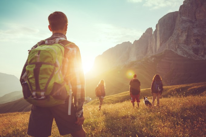 Aventuras nas Dolomitas, Itália: Amigos de caminhadas com cachorro