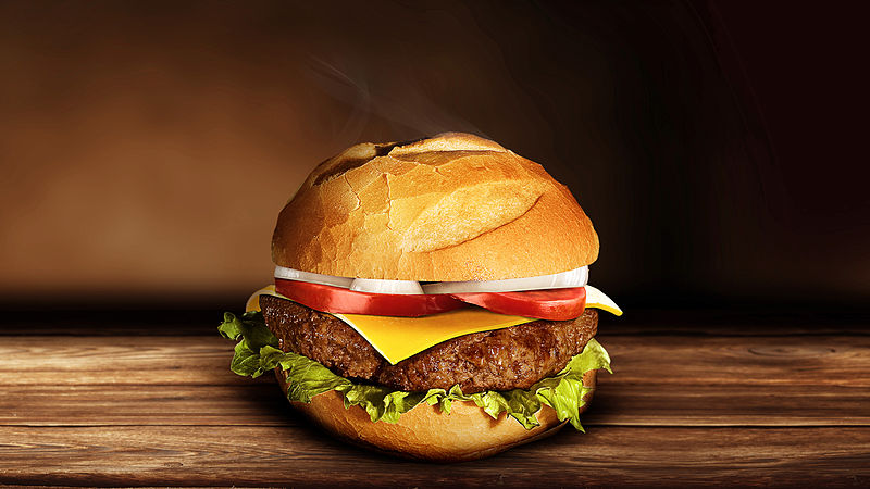 Cheeseburguer Madero, o clássico servido no Madero Steak House, em Foz do Iguaçu (PR)