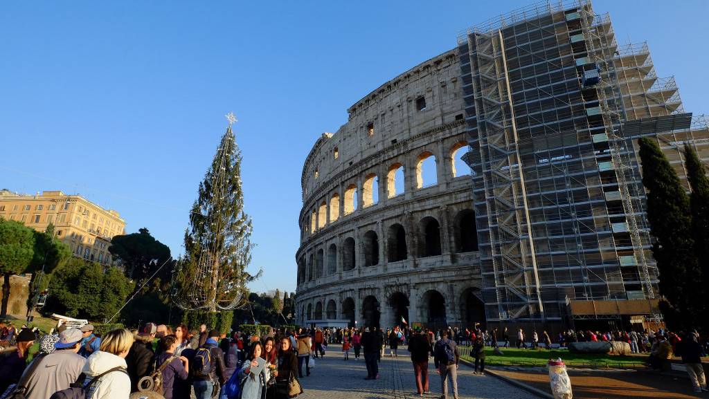 Restauro no Coliseu, Roma, Itália