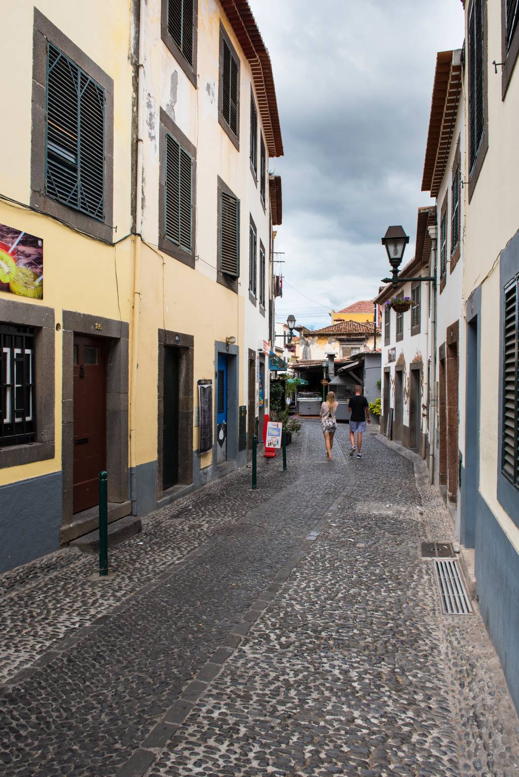 Ruela do Centro Histórico de Funchal, na Ilha da Madeira Portugal