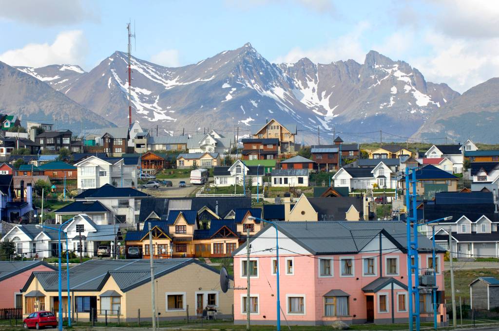 Casas coloridas da cidade de Ushuaia, na Patagônia Argentina.