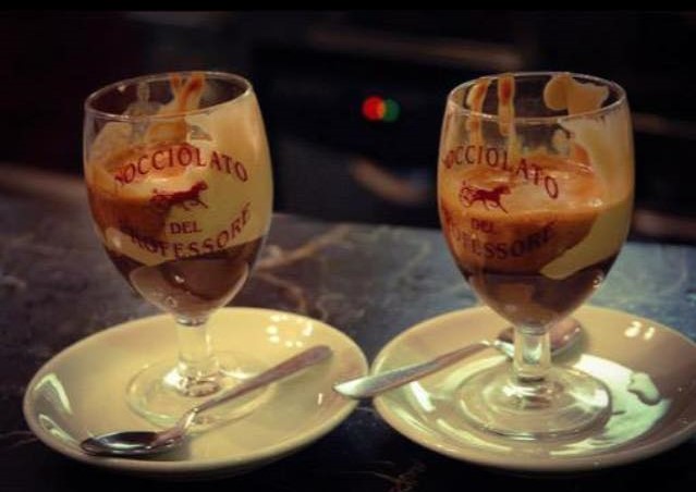 Caffè Nocciolato, Il vero bar del professore, Nápoles, Itália