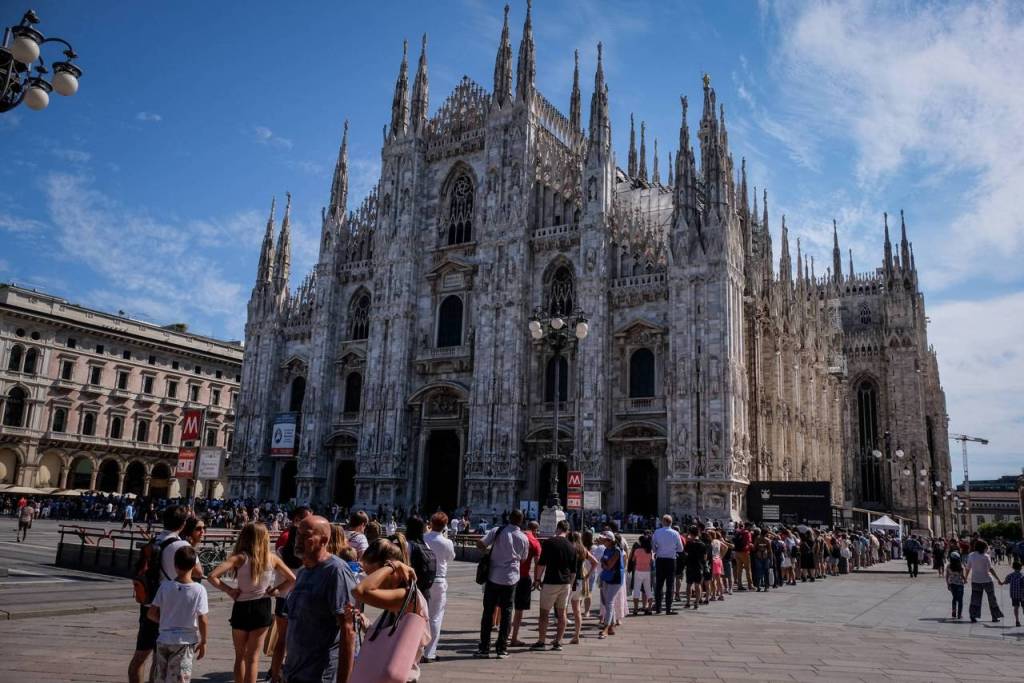 Fila Duomo de Milão, Milão, Lombardia, Itália