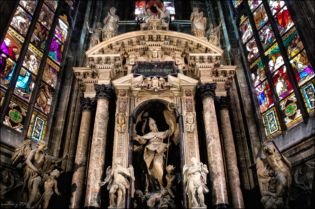 Interior do Duomo de Milão, Milão, Lombardia, Itália