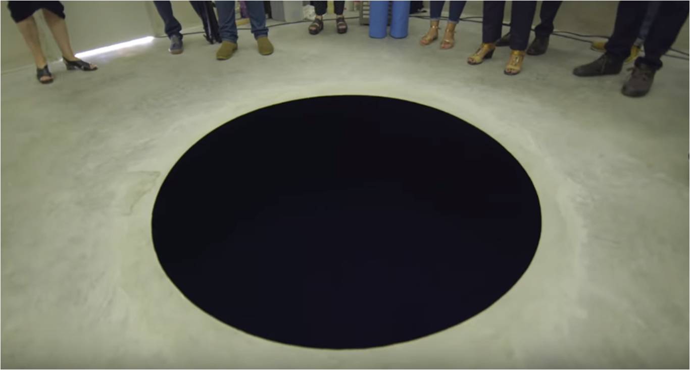 “Descida para o Limbo”, obra de Anish Kapoor