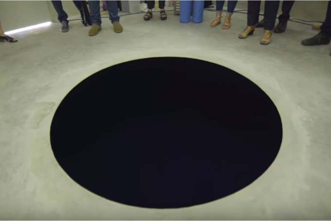 “Descida para o Limbo”, obra de Anish Kapoor