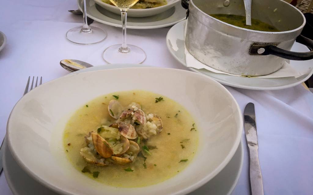 Restaurante Noélia, Algarve, Portugal Amêijoas e vinho branco: belo start