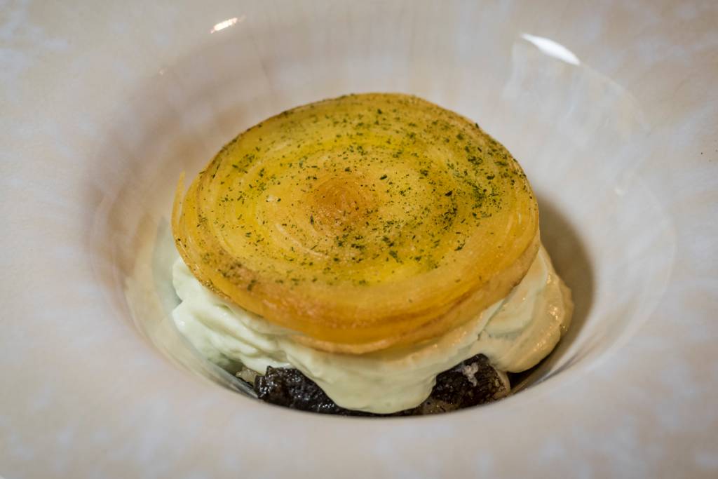 Restaurante Sála, Lisboa4 Bacalhau com creme de alho e espiral de cebolas douradas e crocantes: mix de texturas
