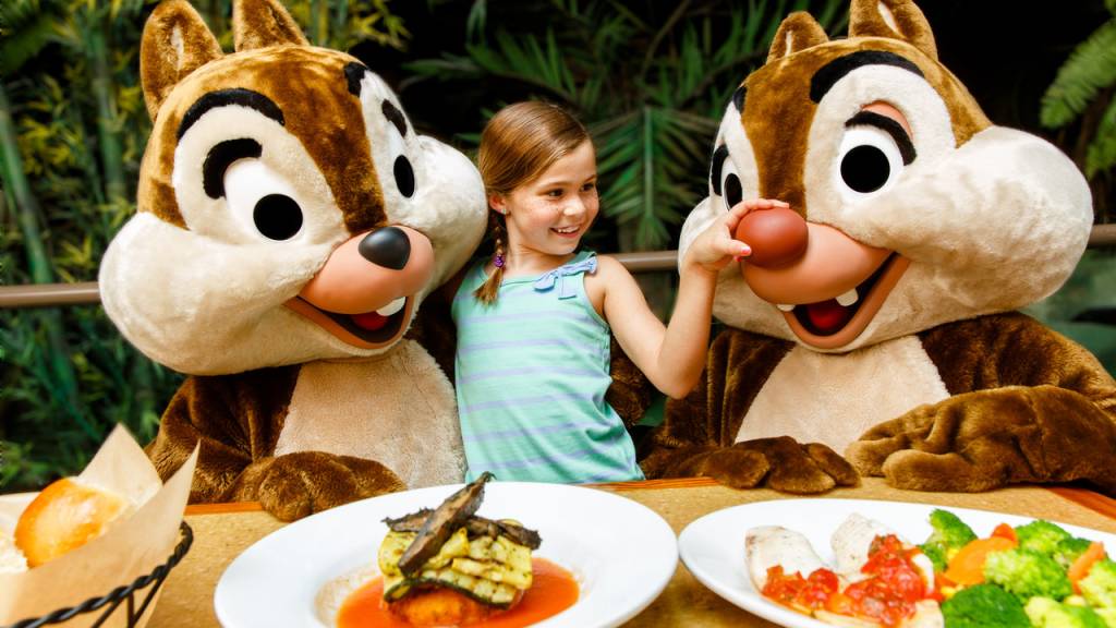 Almoço temático com personagens da Disney Almoço temático com personagens da Disney