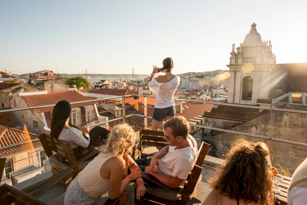 Os telhados de Lisboa, com o Tejo ao fundo