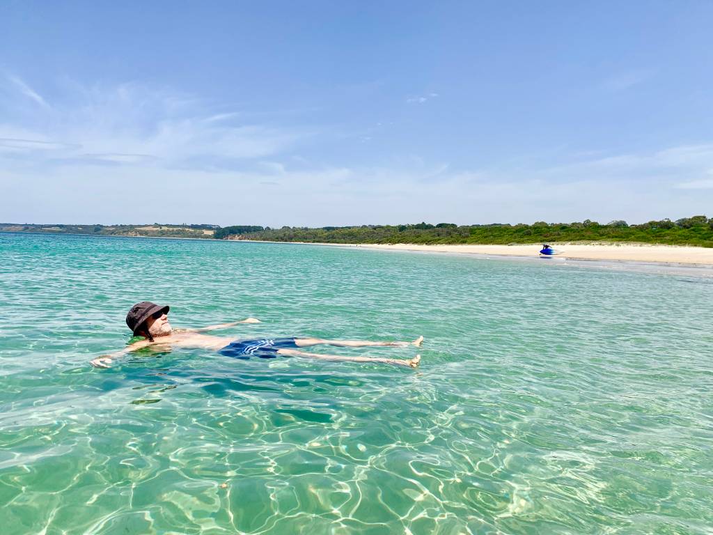 Praia de Port Leo, uma das beldades com mar calminho na Península de Mornington Praia de Port Leo, uma das beldades com mar calminho na Península de Mornington