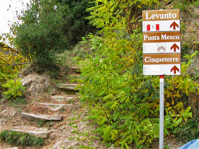 Placas na trilha do Parque Nacional de Cinque Terre, Itália Placas na trilha do Parque Nacional de Cinque Terre, Itália